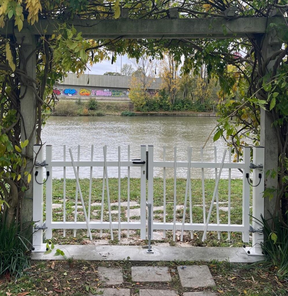 Portail barreaudé type "Haut Bambou" blanc